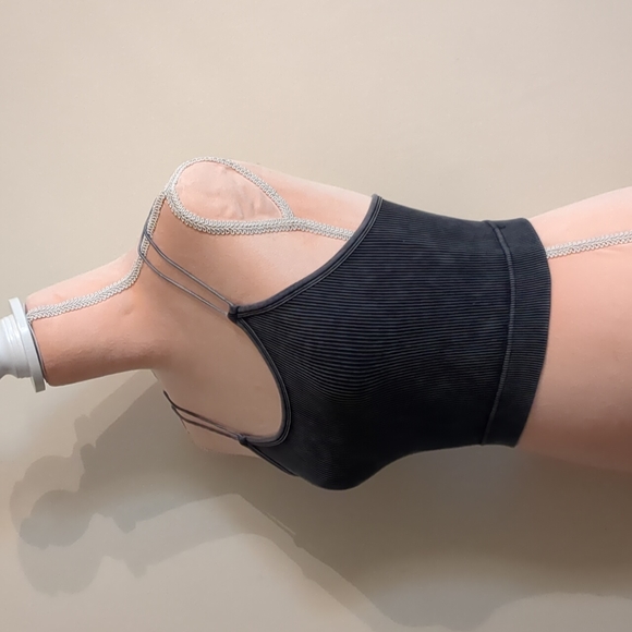 Zenana S/M sports bra in black, sized S/M - Picture 3 of 7